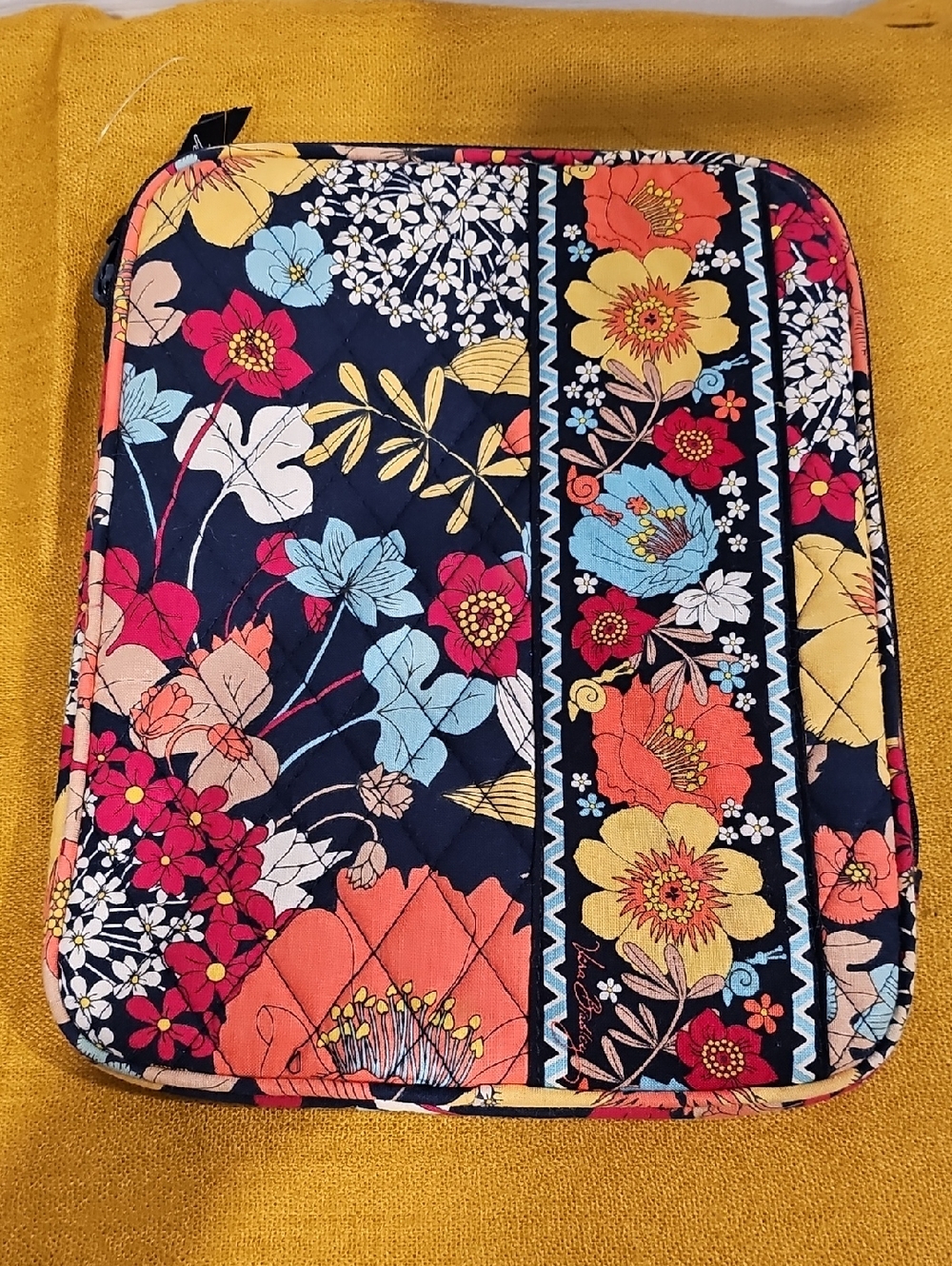 VERA BRADLEY "Happy Snails" Tablet Sleeve With Zip Closure NWOT